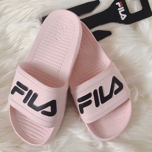 geschiedenis Historicus metaal Fila | Shoes | Fila Womens Light Pink Logo Sleek Slide | Poshmark